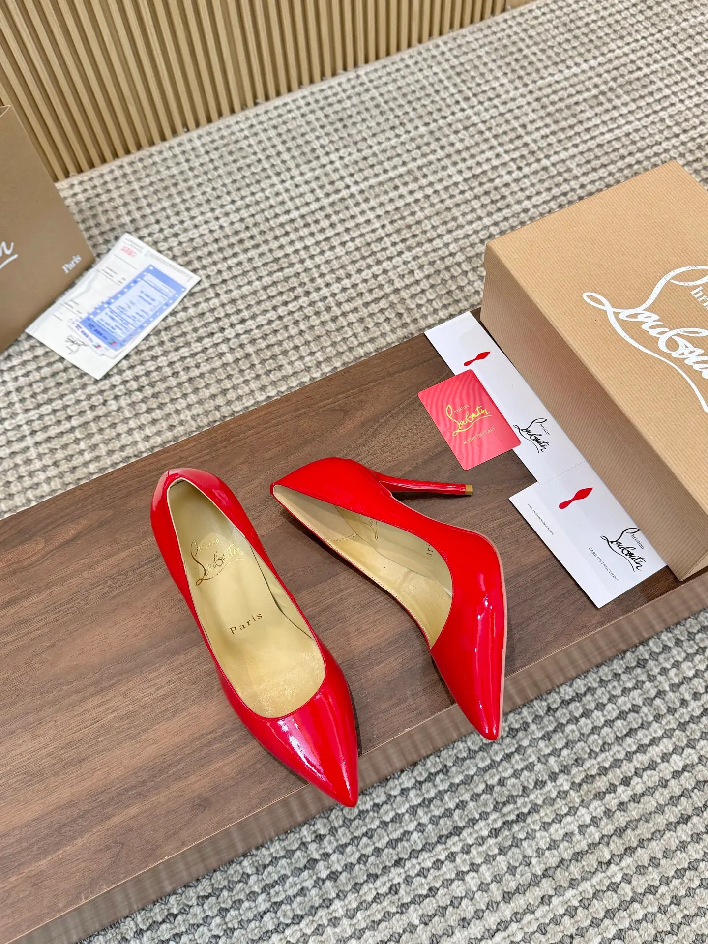 👟👟Ex-factory price 440👟👟 Genuine leather sole +40 Year-round shipment💝Christian Louboutin CL👠 Classic "💎Cow Patent Leather💎Series" noble and luxurious, real blingbling✨ Real materials, all customized by the pattern maker, and the materials are made of original customized materials, achieving the taste of the original 6 color options💍 Upper: imported 👉cow patent leather💪 lining: sheepskin foot pad/lining code number: 34-40.41.42 heel height: two options: 10.5cm and 8.5cm